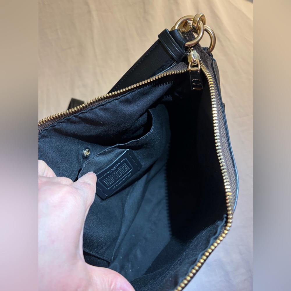 Coach Classic Signature “C” Brown and Black Purse🤎🖤 - Picture 8 of 12